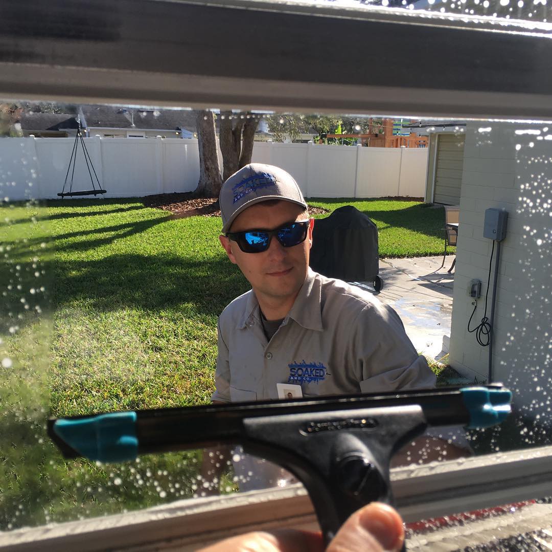 Pressure washing and window cleaning in Windermere, FL